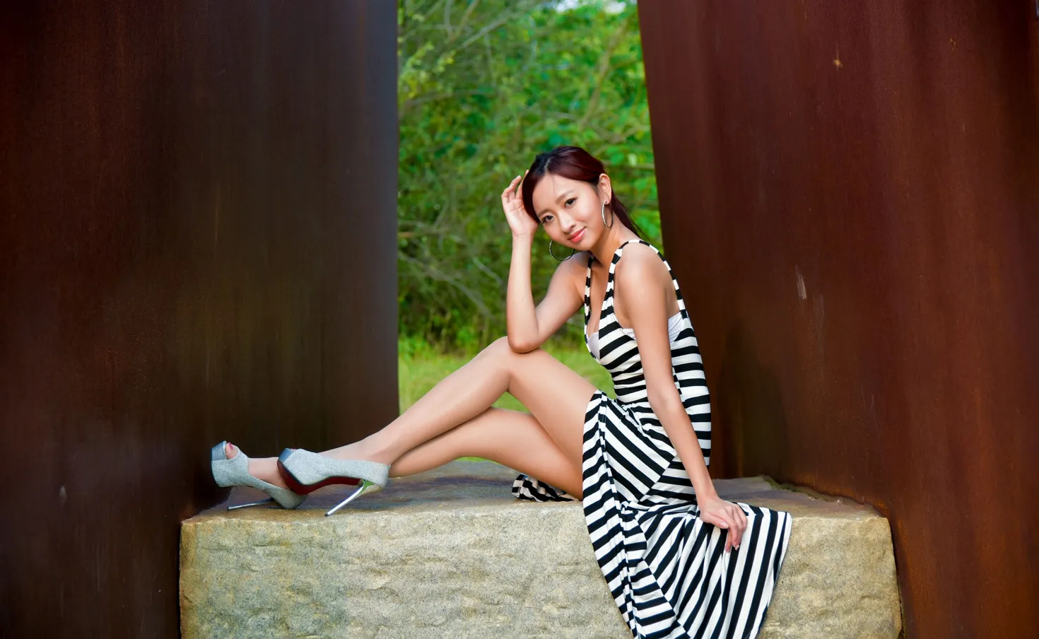 [爱美足] NO.182 名婷 高衩吊带长裙丝袜高跟美腿 街拍#[34P]-1