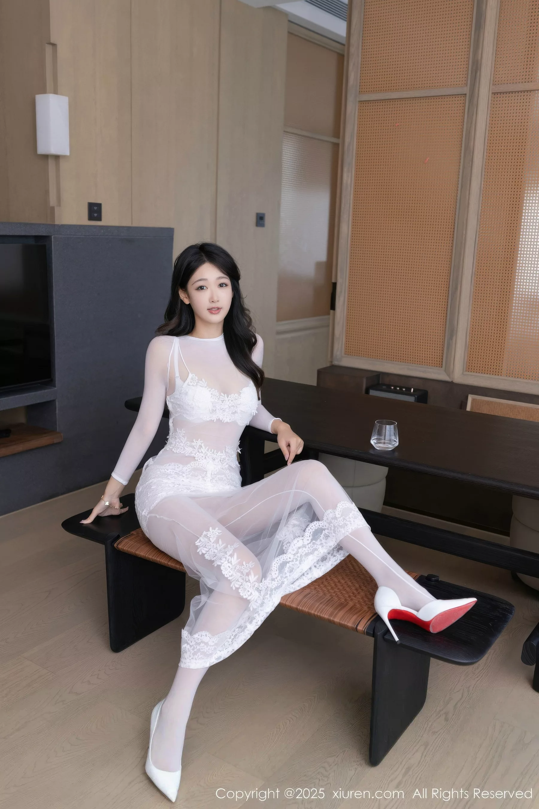 [秀人网] 2025.10.20 No.10892 唐安琪#[75P]-1