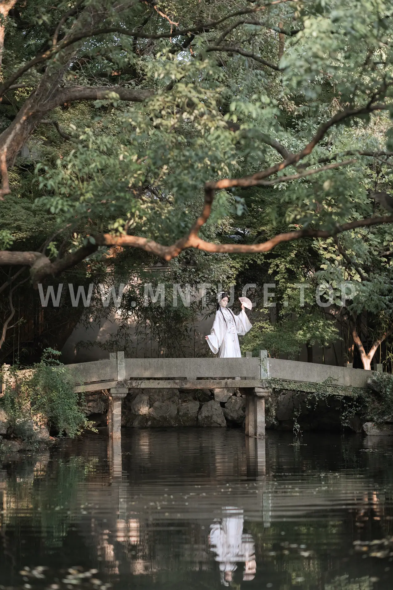 [艺图语] 2022.11.20 Vol.2480 – 梨园故梦 一只阿梦崽#[33P]-8